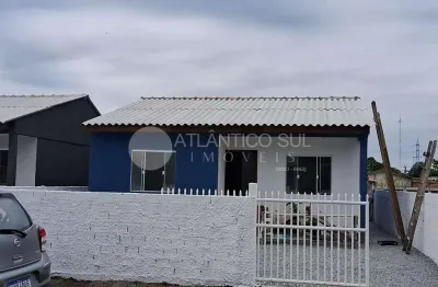 Casa na praia com 2 quartos, 1 banheiro, sala, cozinha, área de serviço