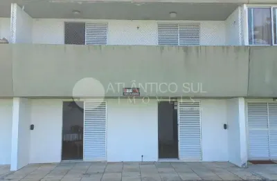 Sobrado  beira mar com 3 quartos, sacada para o mar, 2 banheiros, sala, cozinha