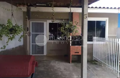Excelente residência a venda,com ótimo acabamento a 850 metros da praia.