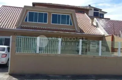 Casa no litoral  4 quartos, sala, cozinha,copa integradas, 2 banheiros, 1 lavabo