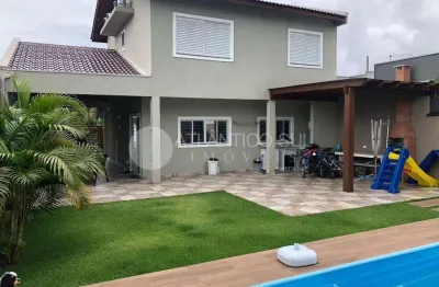 Sobrado no litoral , 4 quartos com ar condicionado quente frio, ampla sala, 2 wc