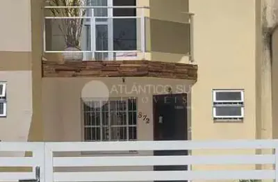 Sobrado no litoral, balneário shangrila, com 1 quarto com sacada, 1 suíte sacada