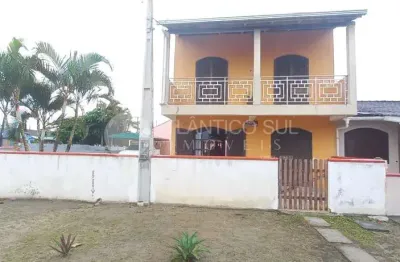 Sobrado em gaivotas a 250 metros do mar, 2 quartos, 1 suite,  2 sacadas, cozinha