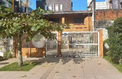 Excelente sobrado localizado no balneario  caioba a 200 metros do mar