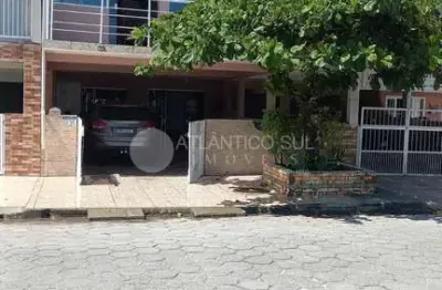 Sobrado em praia de leste a 150 metros do mar, pontal do parana - pr