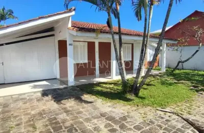Casa à venda à três quadras da praia, guarapari, pontal do parana - pr