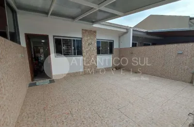 Casa próxima do mar com 2 quartos em praia de leste, pontal do parana - pr