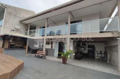 Casa com piscina, a 300 metros do mar em praia de leste, pontal do parana - pr