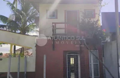 Sobrado à  venda a 200 metros do mar no pereque ,  matinhos - pr
