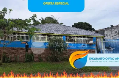 Casa com piscina em alvenaria, 650m da praia, pontal do parana - pr