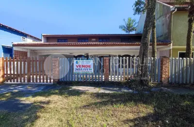 Casa à venda, 200 metros do mar, no balneáro caravelas, matinhos - pr