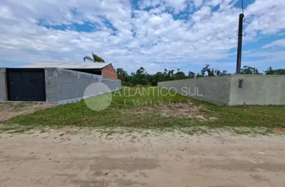 Terreno com 552m , com riacho nos fundos e apenas 1.200 metros do mar.