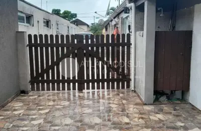 Casa em matinhos com 3 quartos   sendo 1 suíte  a 290 metros do mar em matinhos