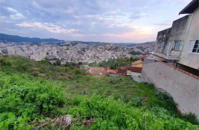 Terreno à venda na Rua José Marcondes da Fonseca, Santa Maria, Poços de Caldas