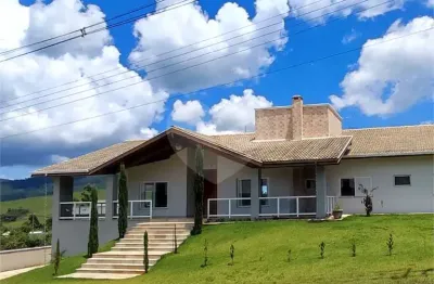 Casa à venda com 7 quartos, sendo 3 suítes,  em residencial e industrial campo alegre, poços de caldas - mg