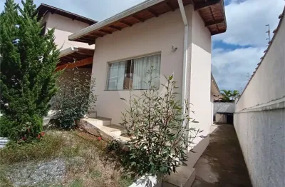 Casa à venda com 3 quartos, sendo 1 suíte,  em village são luiz, poços de caldas - mg