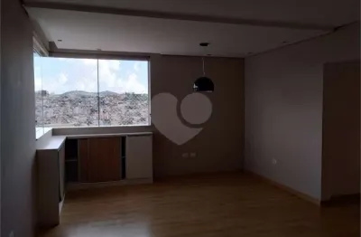 Apartamento à venda com 2 quartos, sendo 1 suíte,  no condomínio residencial alto das oliveiras, poços de caldas - mg