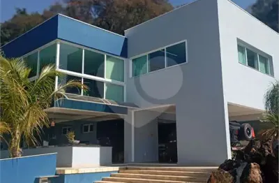 Casa à venda com 4 quartos, sendo 3 suítes,  no centro, águas da prata - sp