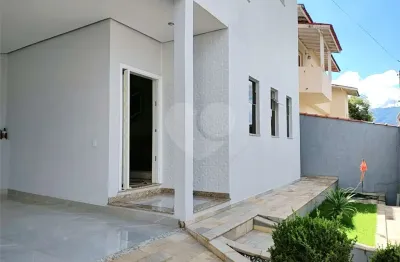 Casa à venda com 5 quartos, sendo 5 suítes,  em parque vivaldi leite ribeiro, poços de caldas - mg