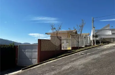 Sobrado à venda com 3 quartos, sendo 2 suítes,  em jardim planalto, poços de caldas - mg