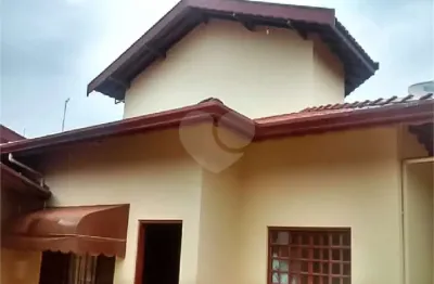 Casa à venda com 3 quartos, sendo 1 suíte,  no centro, santa cruz das palmeiras - sp