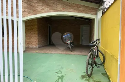 Casa à venda com 2 quartos, sendo 1 suíte,  no condomínio casa, ubatuba - sp