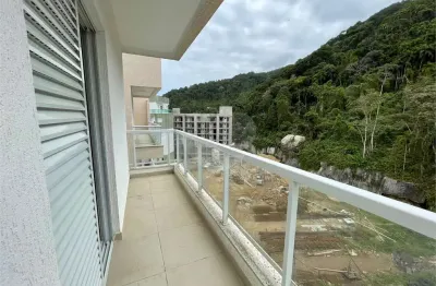 Cobertura à venda com 3 quartos, sendo 1 suíte,  no condomínio Saint Barth, Ubatuba - SP