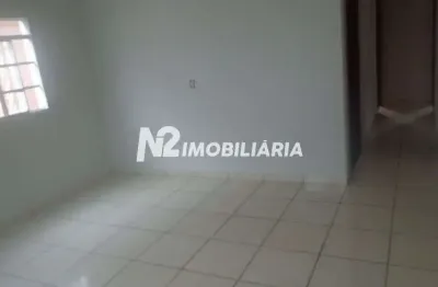 Casa com 3 quartos para alugar em granada, uberlândia  por r$ 2.000