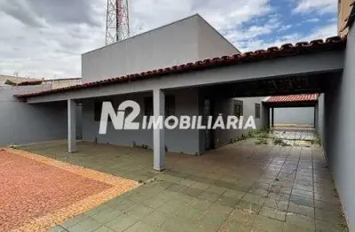 Casa com 3 quartos à venda no santa mônica, uberlândia  por r$ 550.000