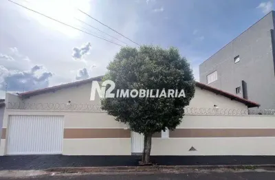 Casa com 3 quartos à venda no conjunto segismundo pereira, uberlândia , 132 m2 por r$ 620.000