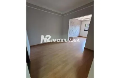 Casa com 3 quartos à venda na rua dos jasmins, 1, cidade jardim, uberlândia, 150 m2 por r$ 690.000