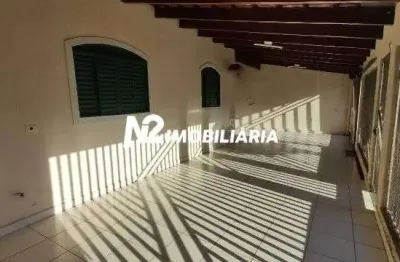 Casa com 4 quartos para alugar na Rua José Miguel Saramago, 1, Santa Mônica, Uberlândia por R$ 2.900