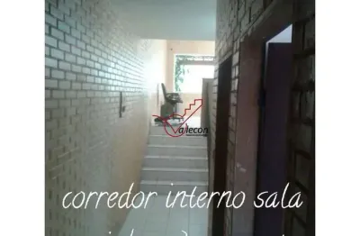 Excelente sobrado com 2 dorms, com suíte e 3 pavimentos em taubaté