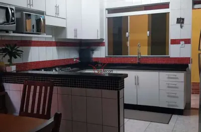 Linda casa . Com terraço em espaço gourmet. Churrasqueira . Fogao a lenha. Garag