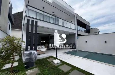 Residência de alto padrão com 4 suítes, piscina e área gourmet