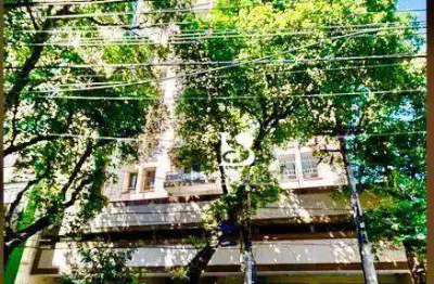 Bs Imobiliária vende esse Excelente apt com 2 qtos, 2 bh e muito bem LOCALIZADO.