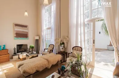 Casa em condomínio para venda com 4 quartos, sendo 2 suítes, 365m²