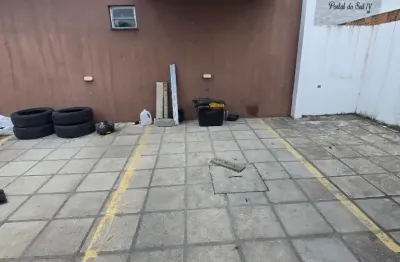 Oportunidade única casa de villa , a casa é a do meio com suíte e um quintal pequeno, na principal do colinas do sul.