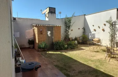 Casa com 3 quartos à venda na Rua Hilário Gomes Rodrigues, São Jorge, Uberlândia