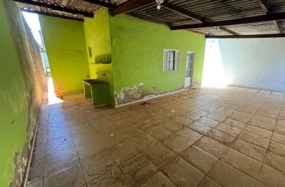 Casa com 3 quartos à venda na Rua Congresso, Parque das Laranjeiras, Uberlândia