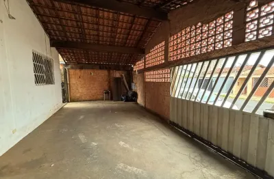 Casa com 3 quartos à venda na Rua João Ângelo Schiavinato, Conjunto Segismundo Pereira, Uberlândia
