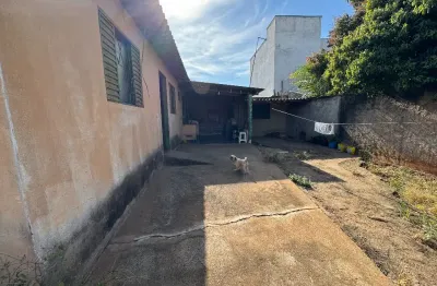 Casa com 2 quartos à venda na Rua Tamar, Jardim Canaã, Uberlândia