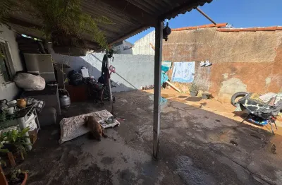 Casa com 3 quartos à venda na Rua Liopino Lourenço de Araújo, Parque das Laranjeiras, Uberlândia