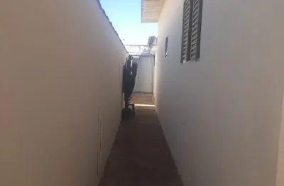 Casa com 3 quartos à venda na Rua Munhoz da Rocha, Granada, Uberlândia