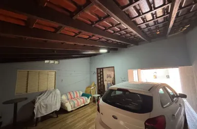 Casa com 3 quartos à venda na Rua Liopino Lourenço de Araújo, Parque das Laranjeiras, Uberlândia
