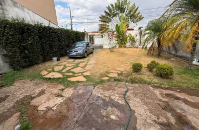 Casa com 2 quartos à venda na Rua Cachoeira Dourada, Granada, Uberlândia