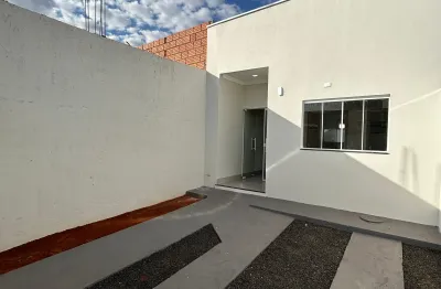 Casa com 2 quartos à venda na Avenida Toledo, Parque das Laranjeiras, Uberlândia