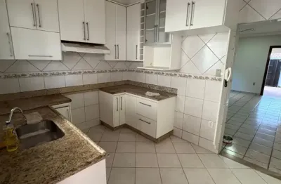 Casa com 3 quartos à venda na Rua Regina Moraes, Santa Luzia, Uberlândia