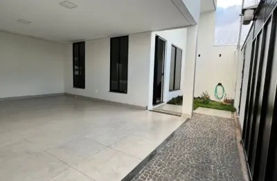 Casa com 3 quartos à venda na Avenida Toledo, Parque das Laranjeiras, Uberlândia