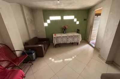 Casa com 4 quartos à venda na Rua Nhá Chica, Santa Luzia, Uberlândia